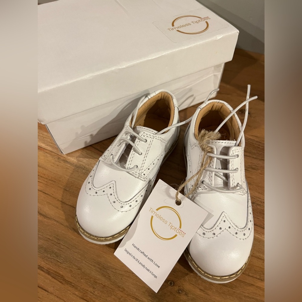 NWT!   Toddler Boys White Shoes - Leather